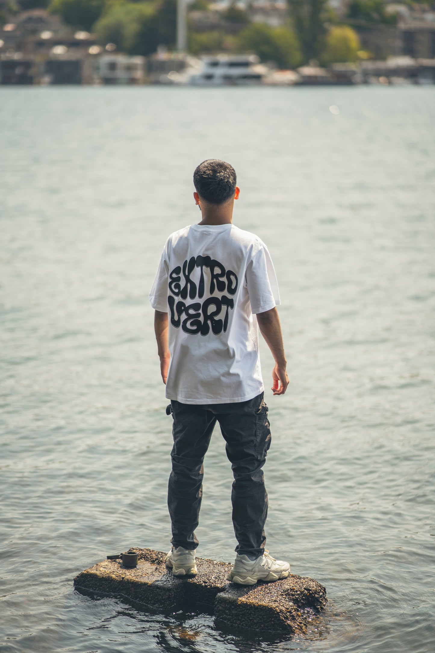 LEHROD Oversized T-shirt – “EXTROVERT”