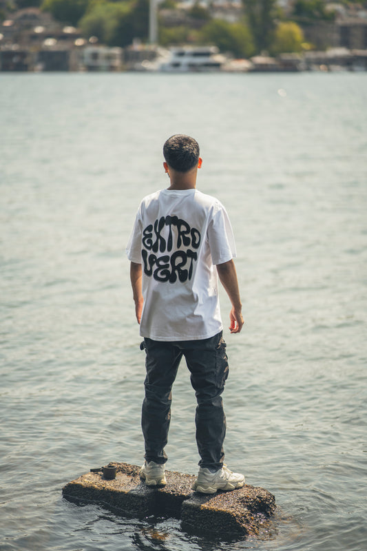 LEHROD Oversized T-shirt – “EXTROVERT”