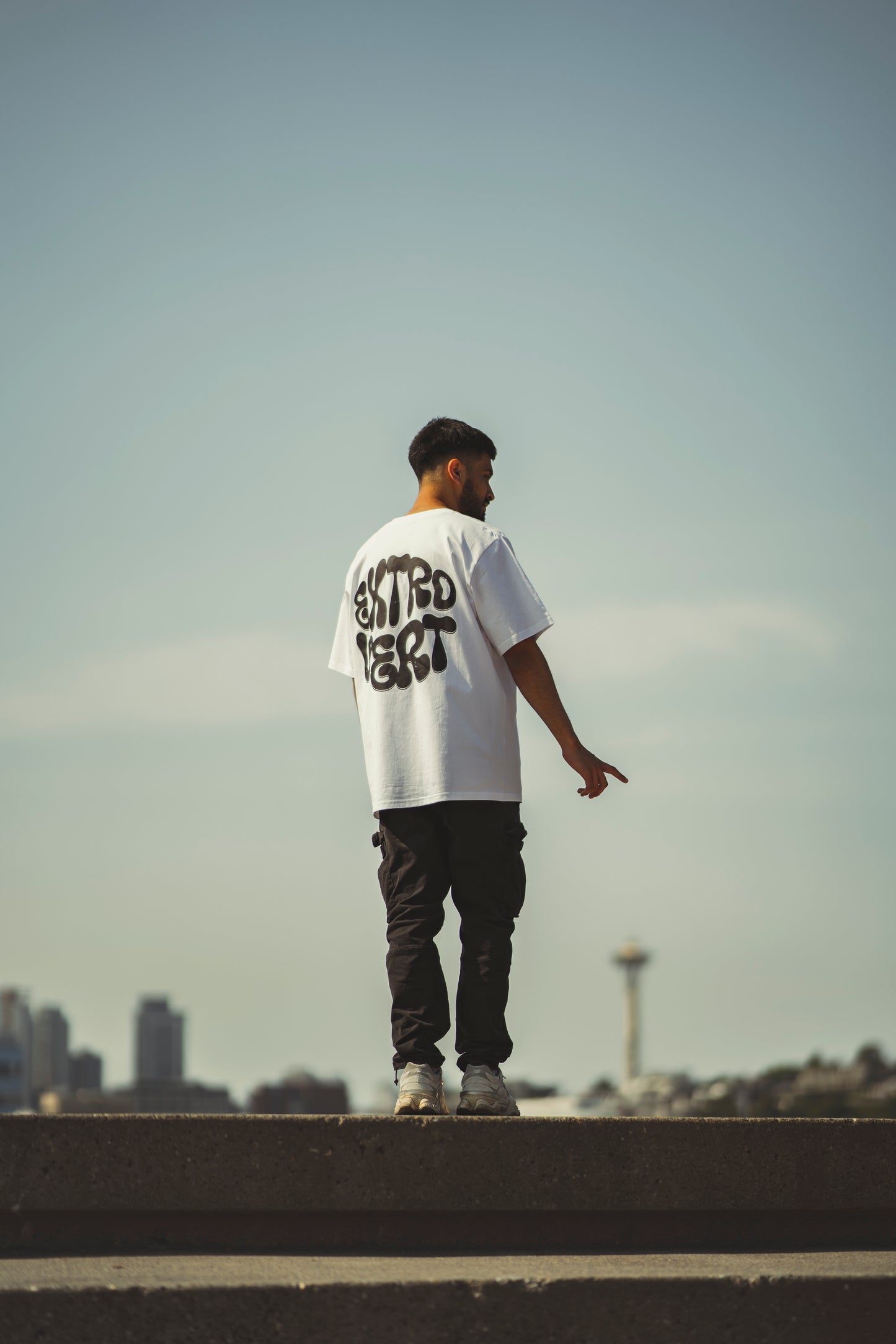 LEHROD Oversized T-shirt – “EXTROVERT”
